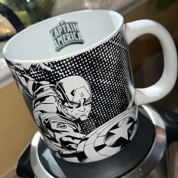 CAPTAIN AMERICA 20oz MUG  **(NEW with Tag)** - Picture 2 of 16